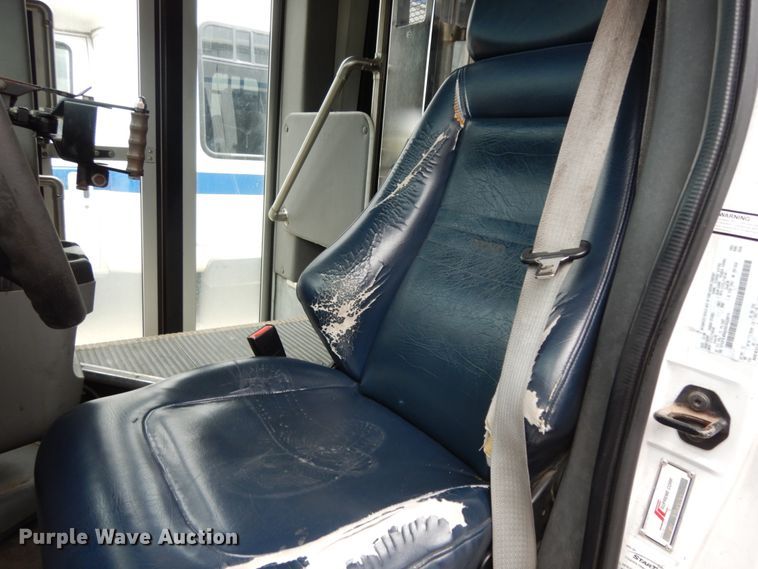 image for item DM6314 2009 Ford E450  shuttle bus