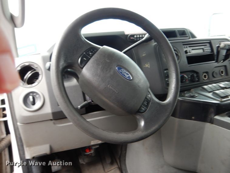 image for item DM6314 2009 Ford E450  shuttle bus