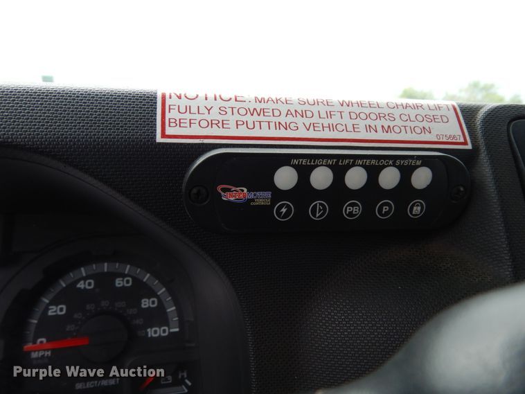 image for item DM6314 2009 Ford E450  shuttle bus