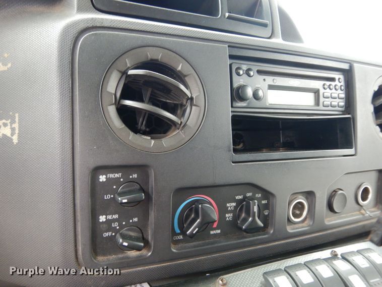 image for item DM6314 2009 Ford E450  shuttle bus