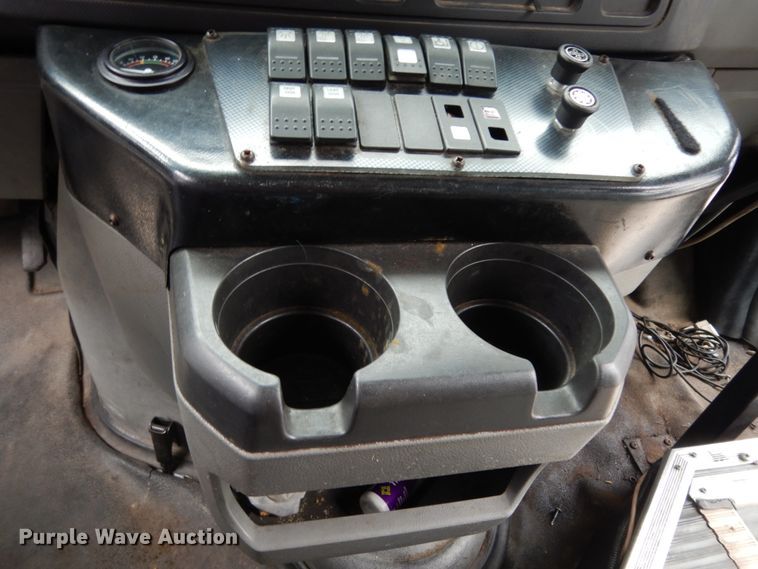 image for item DM6314 2009 Ford E450  shuttle bus