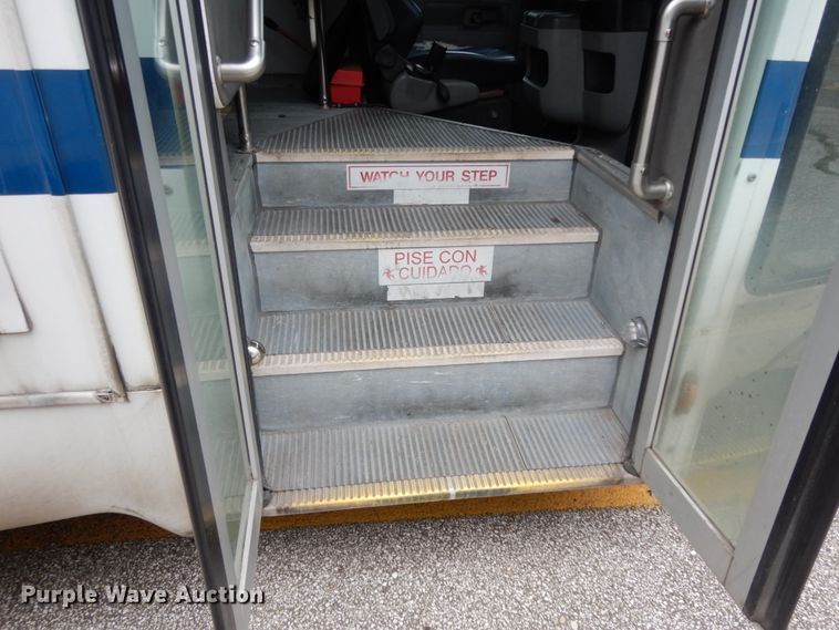 image for item DM6314 2009 Ford E450  shuttle bus