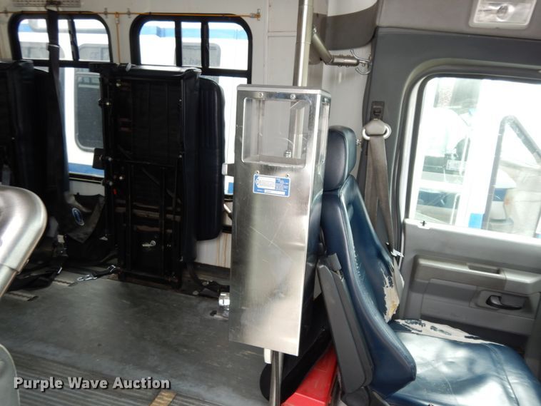 image for item DM6314 2009 Ford E450  shuttle bus