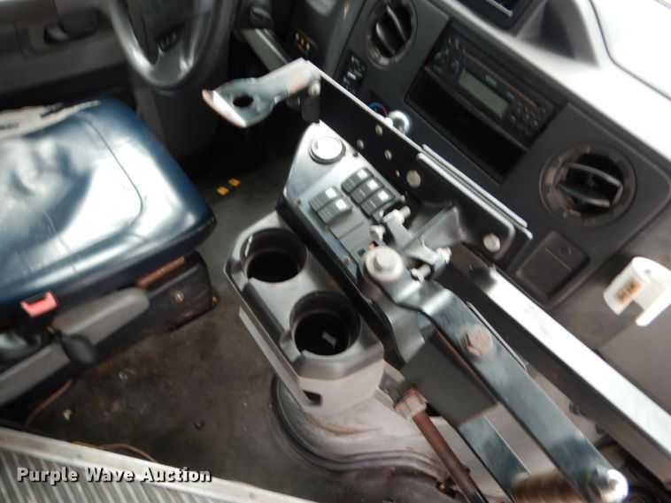 image for item DM6314 2009 Ford E450  shuttle bus