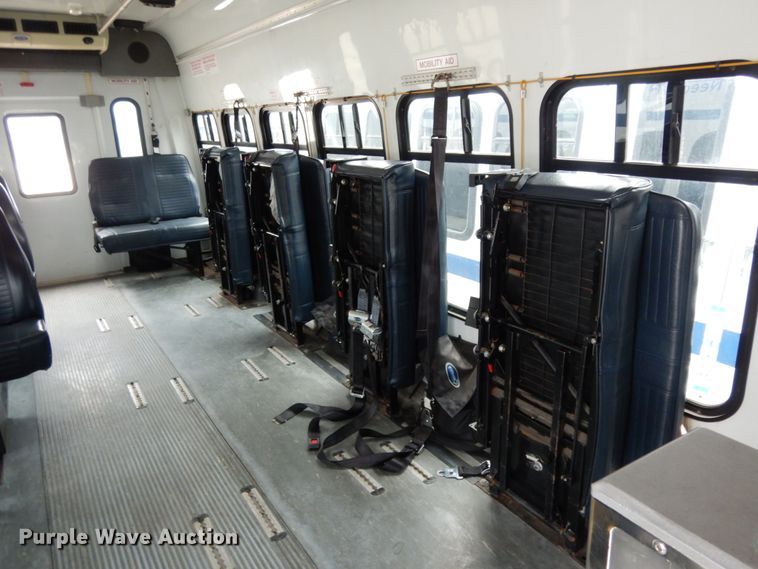 image for item DM6314 2009 Ford E450  shuttle bus