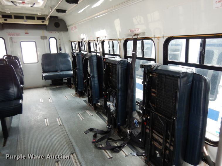 image for item DM6314 2009 Ford E450  shuttle bus