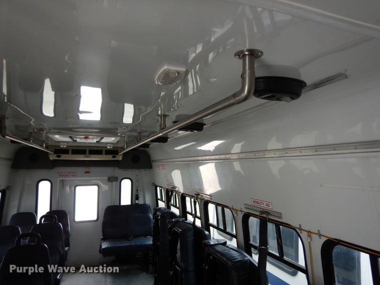 image for item DM6314 2009 Ford E450  shuttle bus