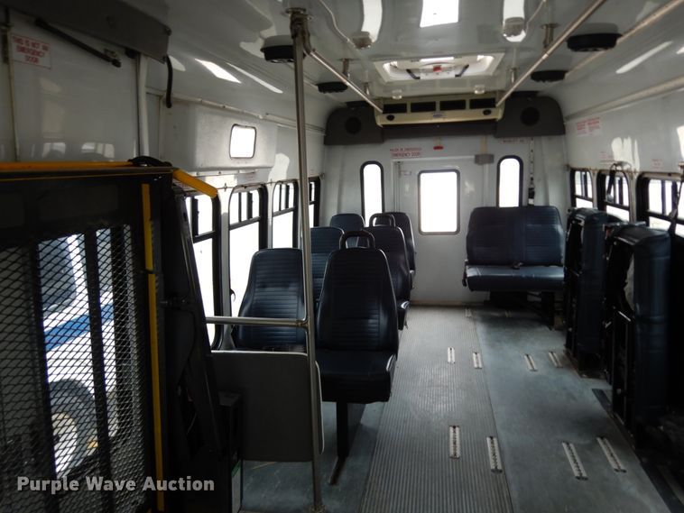 image for item DM6314 2009 Ford E450  shuttle bus