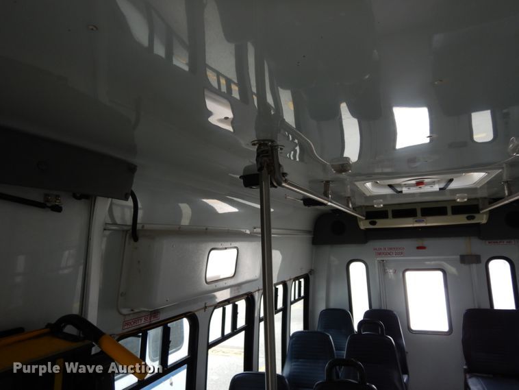 image for item DM6314 2009 Ford E450  shuttle bus