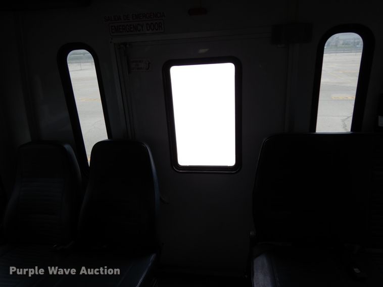 image for item DM6314 2009 Ford E450  shuttle bus