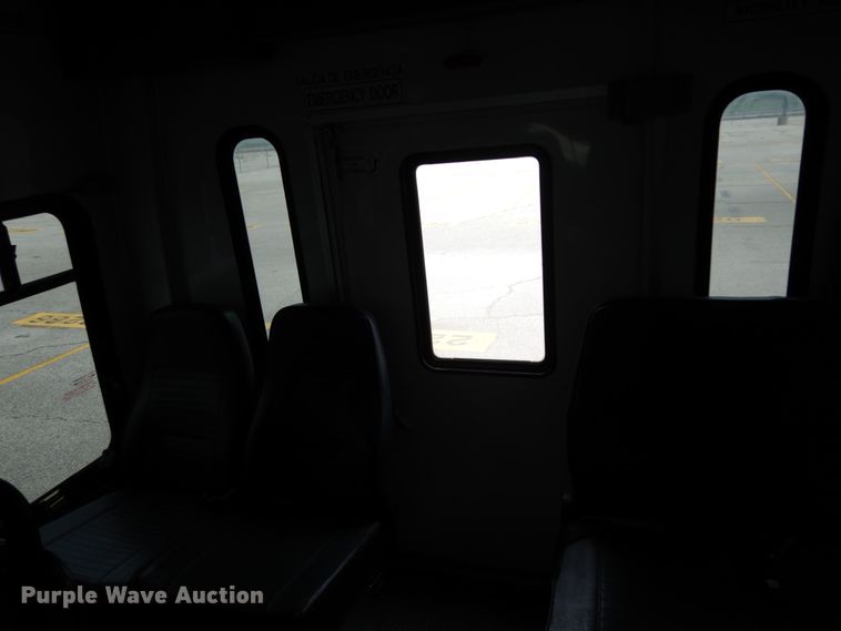 image for item DM6314 2009 Ford E450  shuttle bus