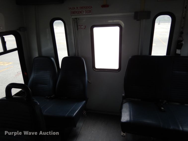 image for item DM6314 2009 Ford E450  shuttle bus