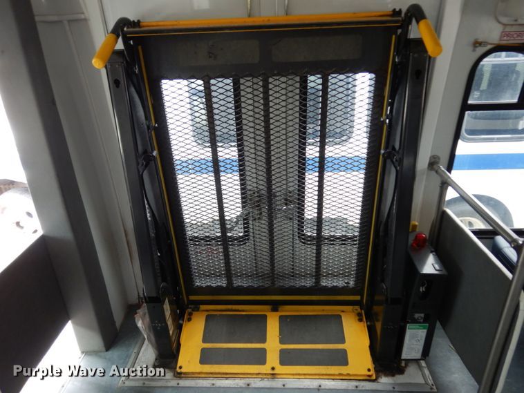 image for item DM6314 2009 Ford E450  shuttle bus