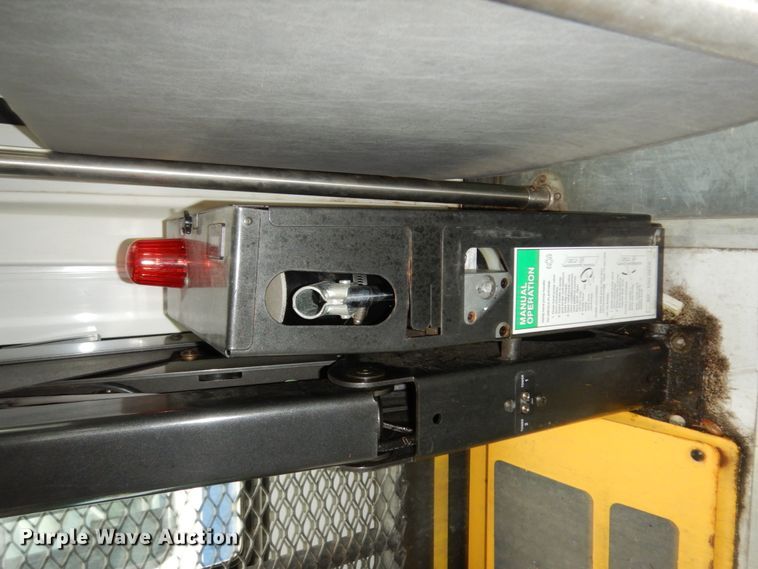 image for item DM6314 2009 Ford E450  shuttle bus