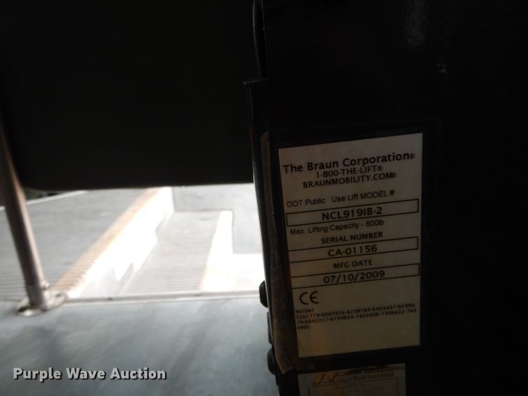 image for item DM6314 2009 Ford E450  shuttle bus