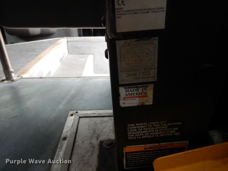 image for item DM6314 2009 Ford E450  shuttle bus