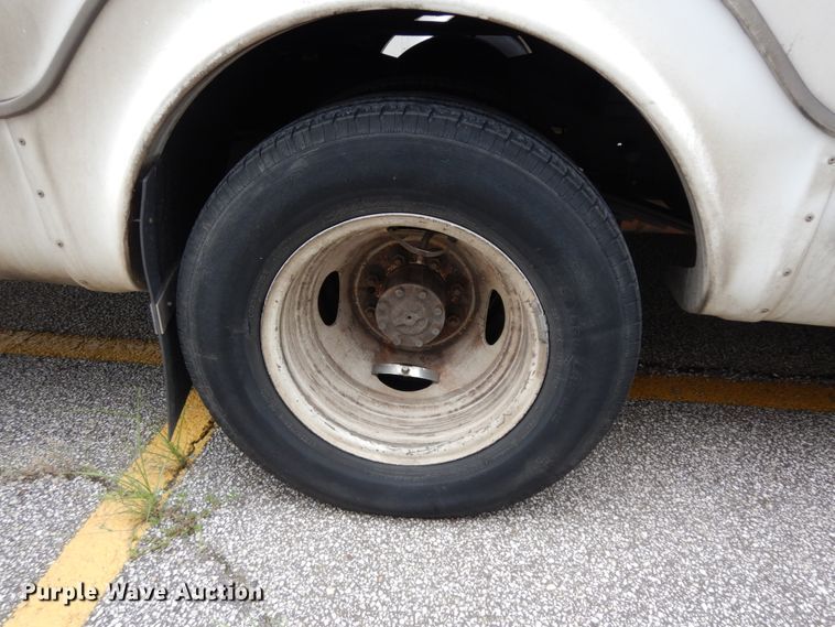 image for item DM6314 2009 Ford E450  shuttle bus