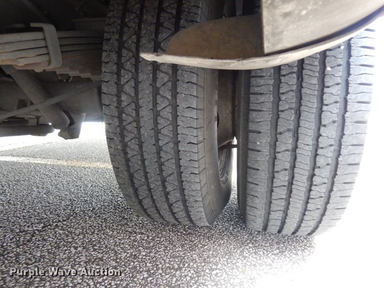 image for item DM6314 2009 Ford E450  shuttle bus