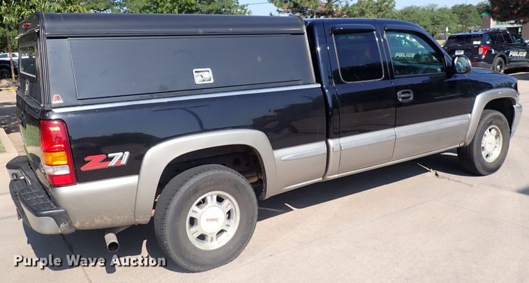 image for item DN1861 2000 GMC Sierra 1500  Ext. Cab pickup truck