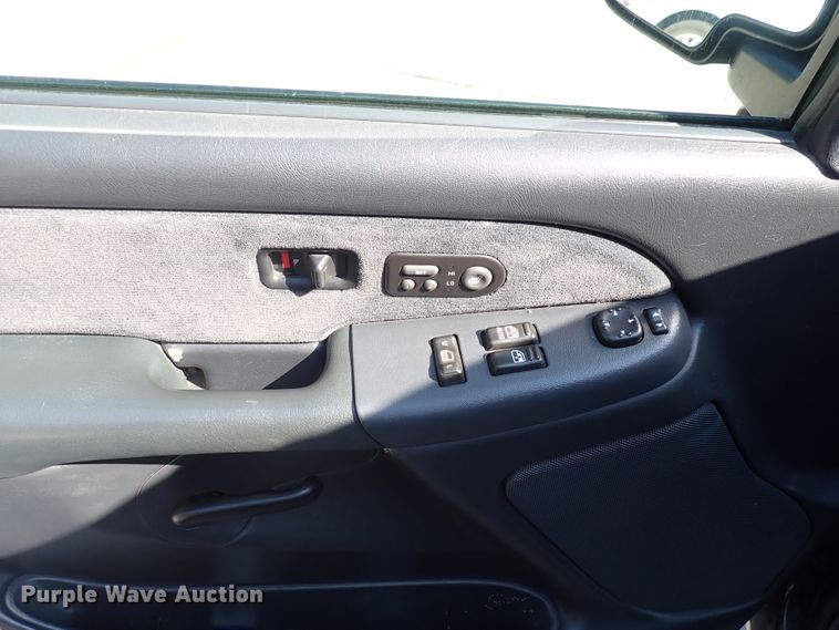 image for item DN1861 2000 GMC Sierra 1500  Ext. Cab pickup truck