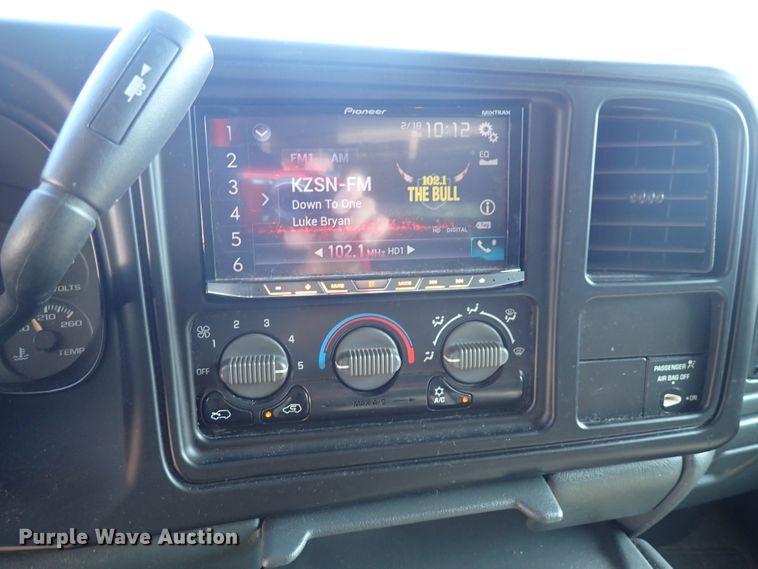 image for item DN1861 2000 GMC Sierra 1500  Ext. Cab pickup truck