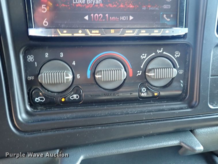 image for item DN1861 2000 GMC Sierra 1500  Ext. Cab pickup truck