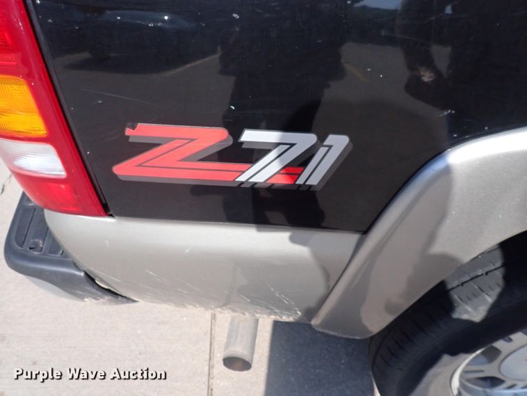 image for item DN1861 2000 GMC Sierra 1500  Ext. Cab pickup truck