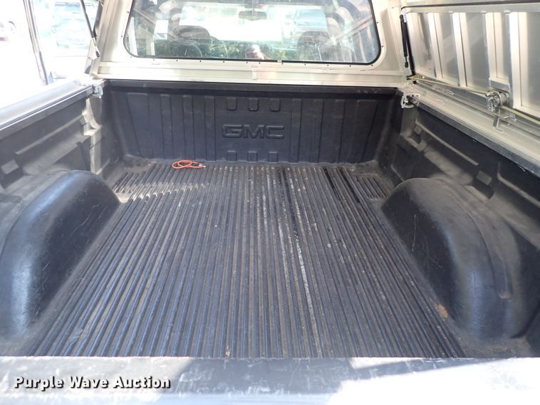 image for item DN1861 2000 GMC Sierra 1500  Ext. Cab pickup truck