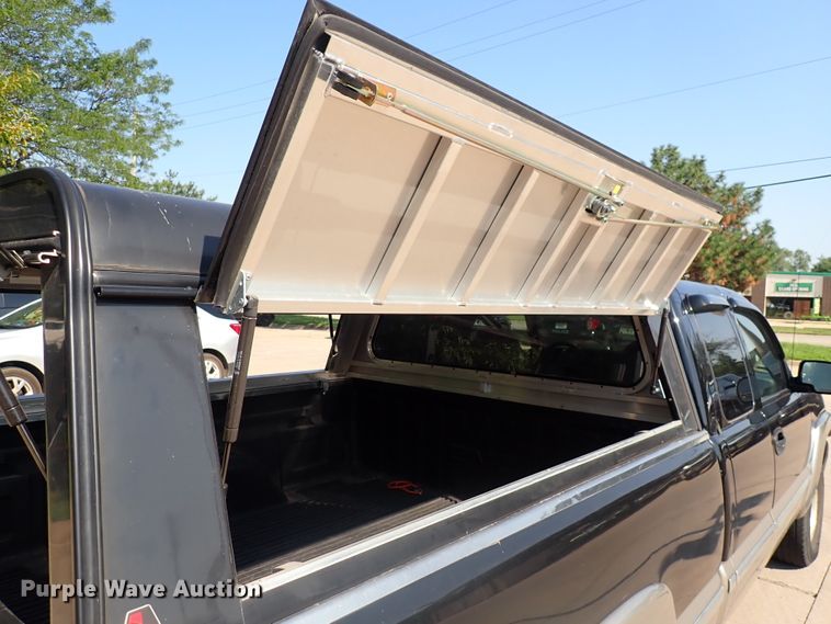 image for item DN1861 2000 GMC Sierra 1500  Ext. Cab pickup truck