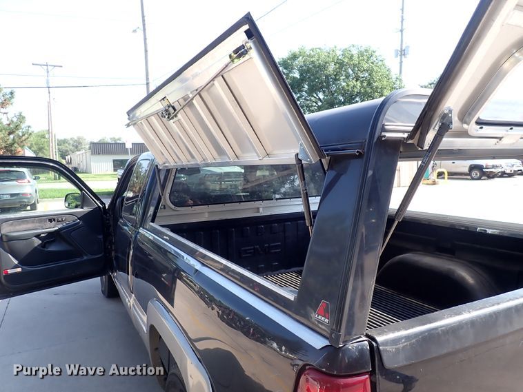 image for item DN1861 2000 GMC Sierra 1500  Ext. Cab pickup truck