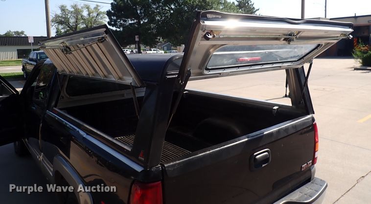 image for item DN1861 2000 GMC Sierra 1500  Ext. Cab pickup truck