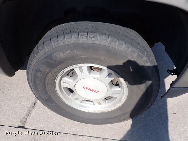 image for item DN1861 2000 GMC Sierra 1500  Ext. Cab pickup truck