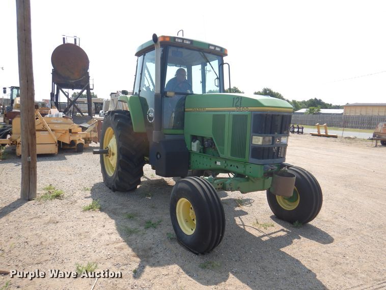 image for item EX9749 1995 John Deere 7600  tractor