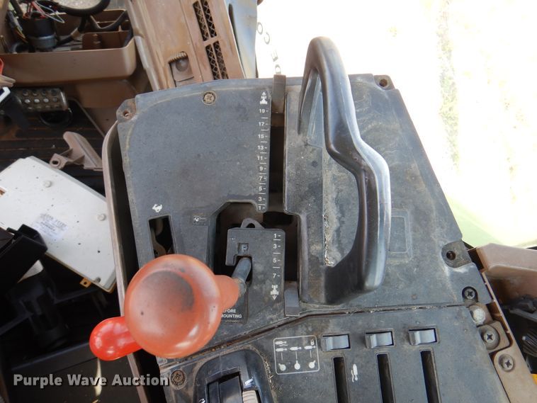 image for item EX9749 1995 John Deere 7600  tractor