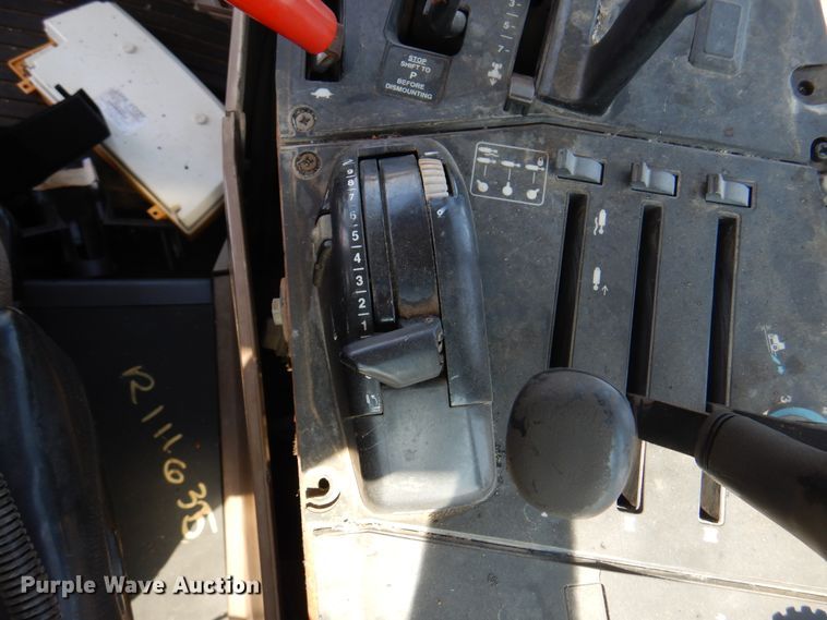 image for item EX9749 1995 John Deere 7600  tractor