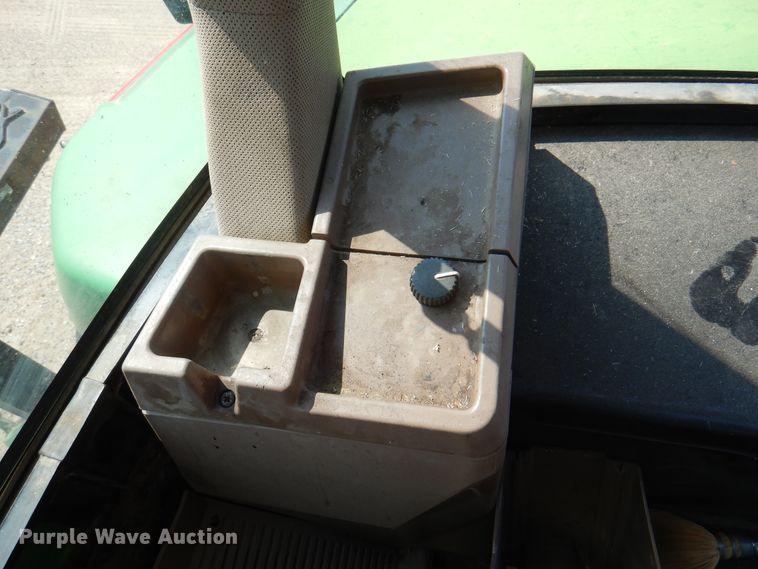 image for item EX9749 1995 John Deere 7600  tractor