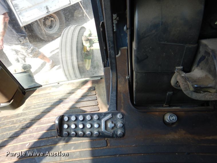 image for item EX9749 1995 John Deere 7600  tractor