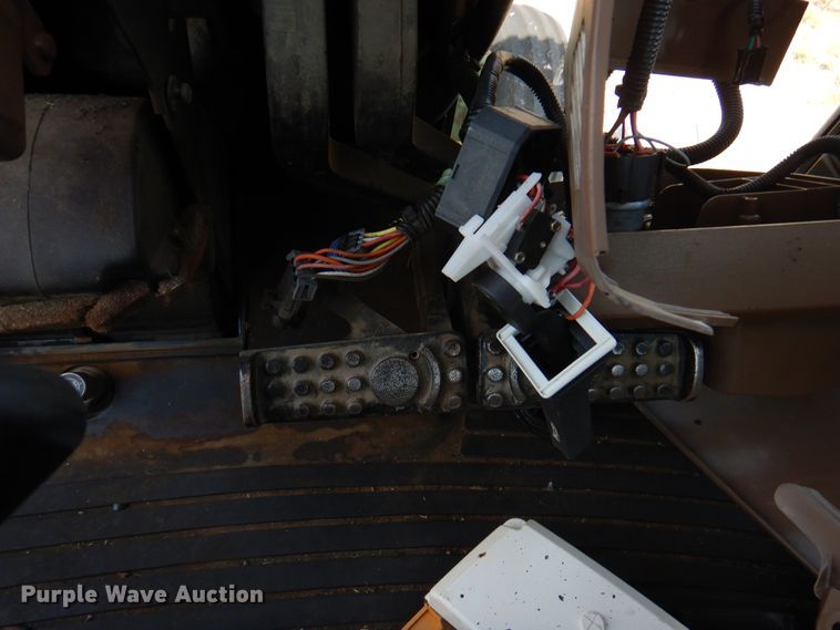 image for item EX9749 1995 John Deere 7600  tractor