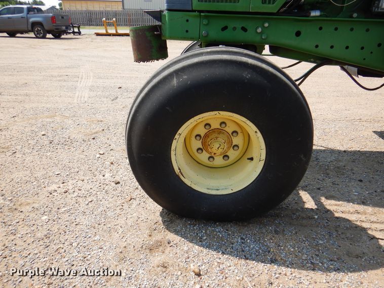 image for item EX9749 1995 John Deere 7600  tractor