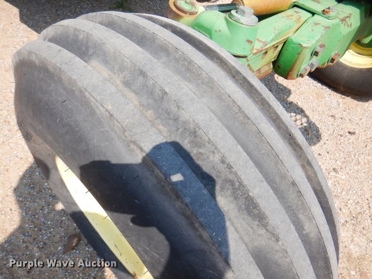 image for item EX9749 1995 John Deere 7600  tractor