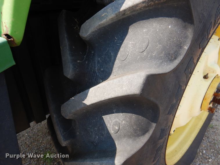 image for item EX9749 1995 John Deere 7600  tractor