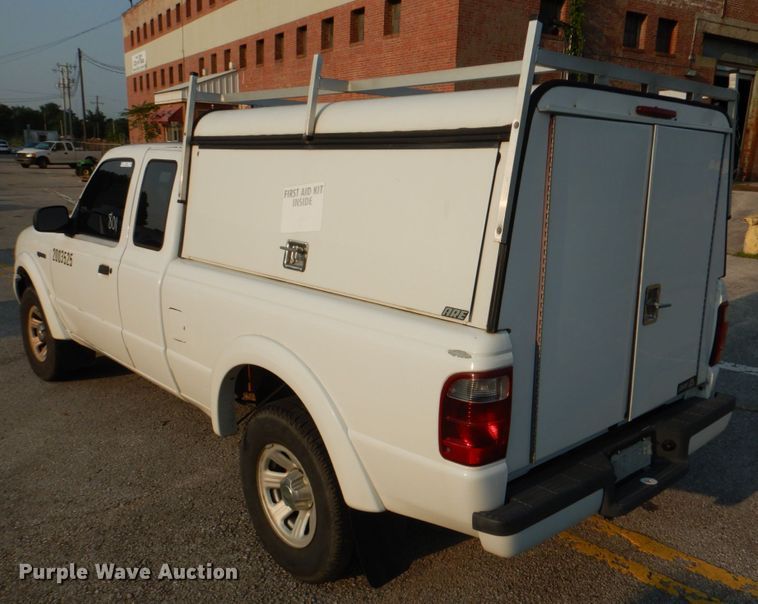 image for item IC9997 2003 Ford Ranger  SuperCab pickup truck