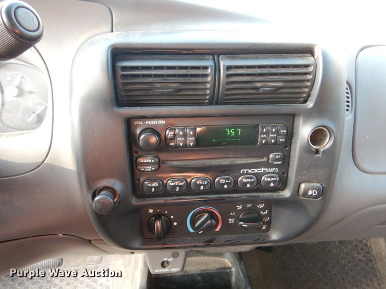 image for item IC9997 2003 Ford Ranger  SuperCab pickup truck