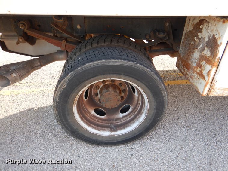 image for item IC9998 2011 Ford F450 Super Duty  flatbed truck