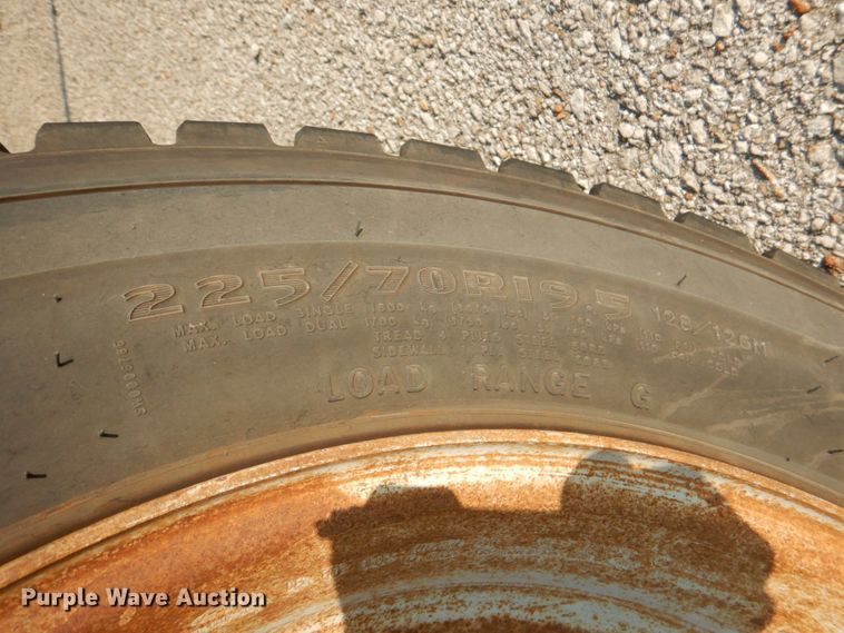 image for item IC9998 2011 Ford F450 Super Duty  flatbed truck