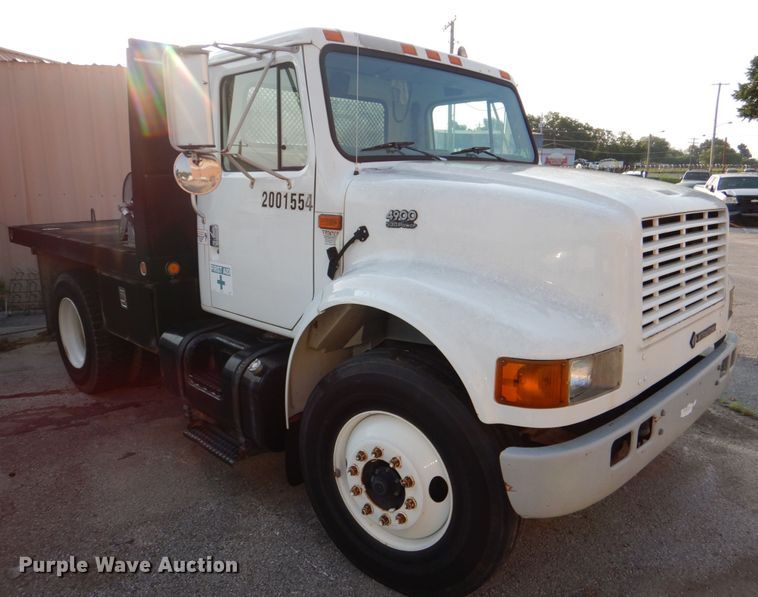 image for item ID9002 2001 International 4900  flat bed truck