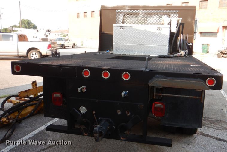 image for item ID9002 2001 International 4900  flat bed truck