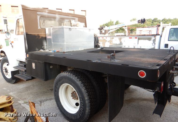image for item ID9002 2001 International 4900  flat bed truck
