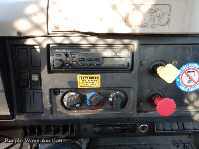 image for item ID9002 2001 International 4900  flat bed truck