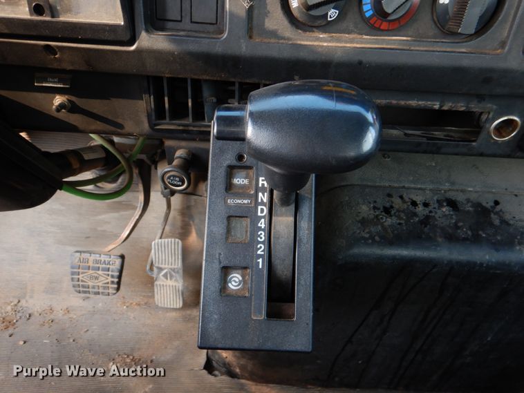 image for item ID9002 2001 International 4900  flat bed truck